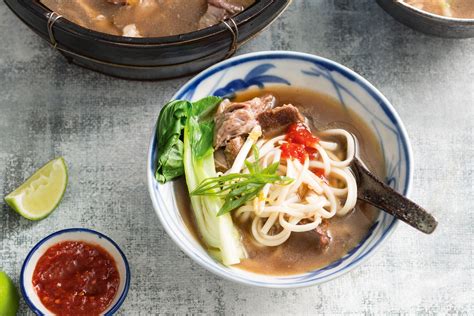  ジァユグアン風羊肉麺、香ばしいたんぱく質とピリ辛なスープが織りなす至福のハーモニー！