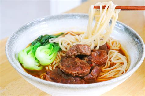  紅燒牛肉麵 噛み応えのある牛肉と濃厚なスープが織りなす至高のハーモニーは？